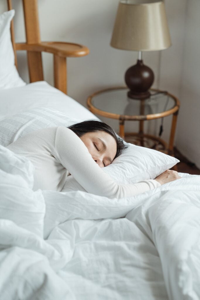 Why are pillow sprays popular? pexels ketut subiyanto 4473863