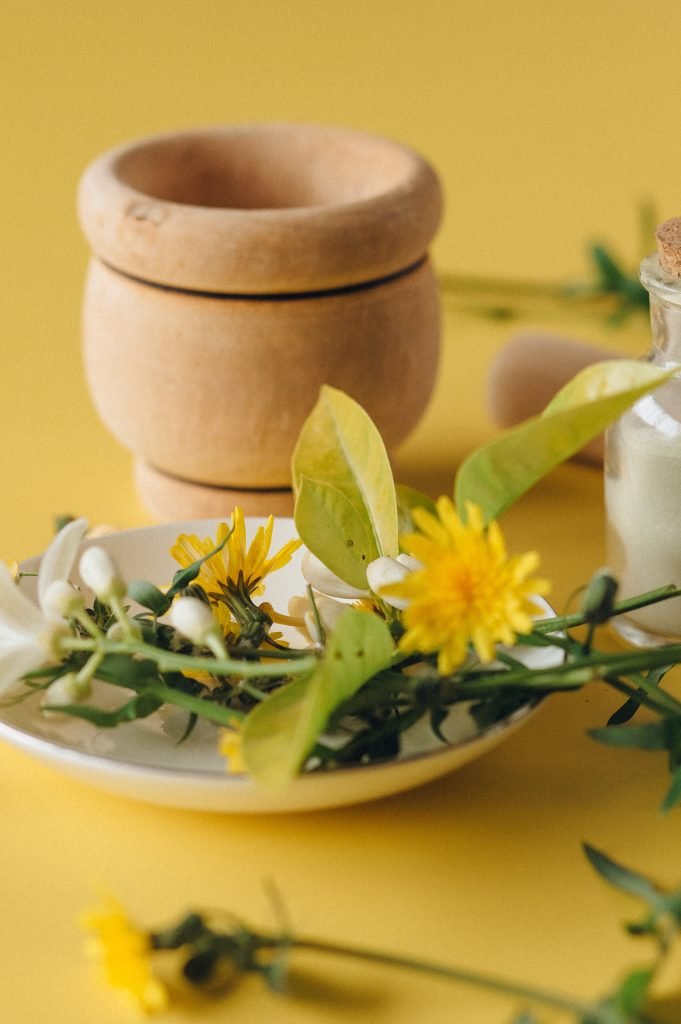Aroma massage: the soothing fusion of touch and aromatherapy aroma massage 4